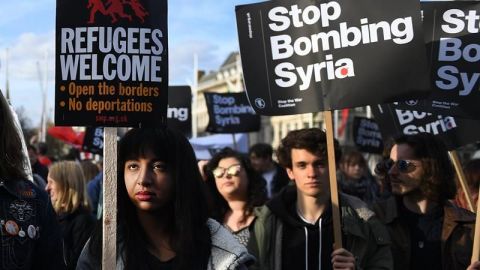 May defiende la legalidad del ataque en Siria por razones humanitarias