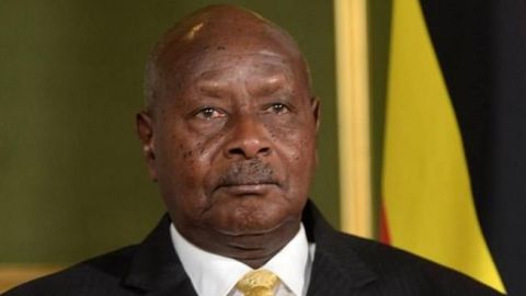 Presidente de Uganda quiere prohibir el sexo oral