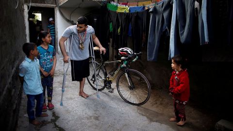 Ciclista palestino fue amputado de una pierna tras recibir disparo