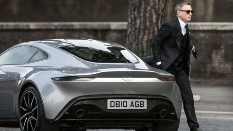 El Aston Martin del actor Daniel Craig recauda 468.500 dólares en subasta
