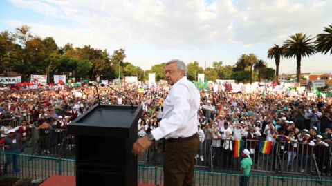 AMLO, más guapo que George Clooney, dice su esposa