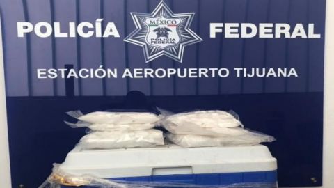 Decomisan cinco kilos de "crystal" en aeropuerto de Tijuana
