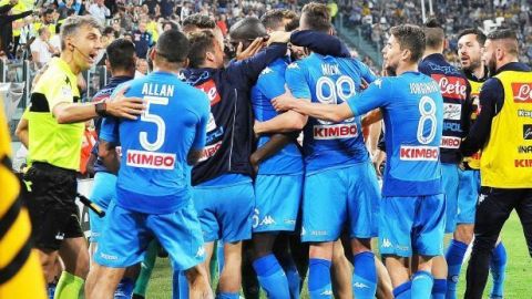 Napoli supera a Juve y pone al rojo vivo la Serie A