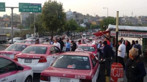 Taxistas de la CDMX se manifiestan contra uso de tabletas