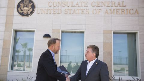 Entregan reconocimiento por su labor al Cónsul de E.U. en Tijuana