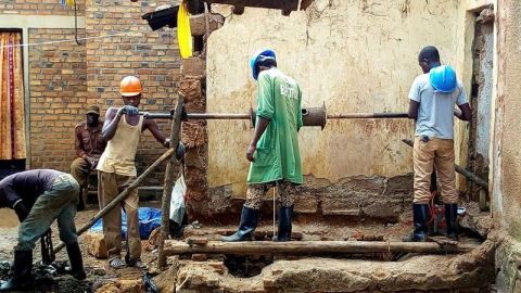 Halladas en Ruanda fosas con miles de muertos 24 años después del genocidio