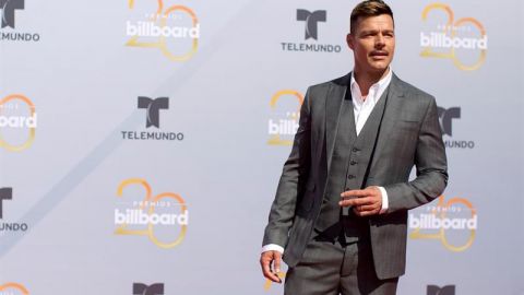 El brillo y glamour engalanan la alfombra roja de los Billboard latinos