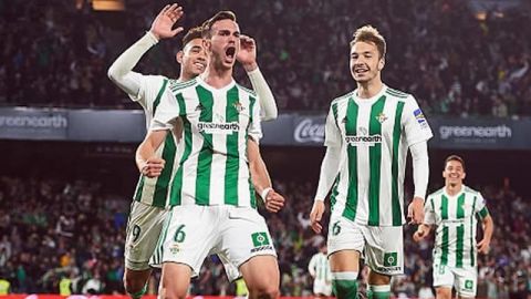 Betis aseguró repechaje de Europa League con Guardado de relevo