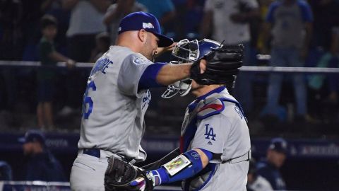 Buehler y relevistas de Dodgers lanzan sin hit en México
