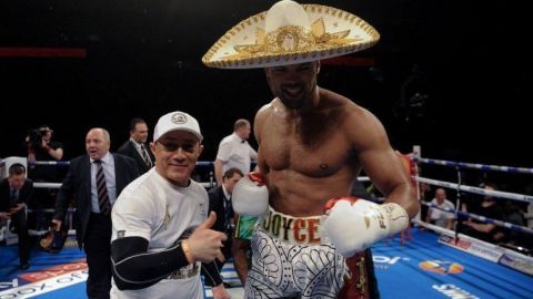 Boxeador inglés rinde homenaje a México en pelea que le da título