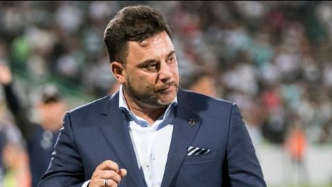 "Turco" Mohamed renuncia como entrenador de Rayados