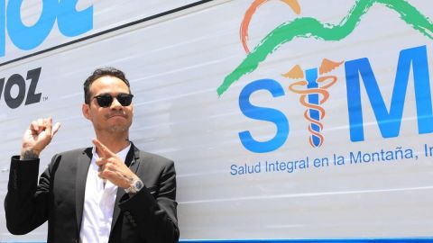 Marc Anthony entrega a P.Rico unidad pediátrica para afectados por huracán