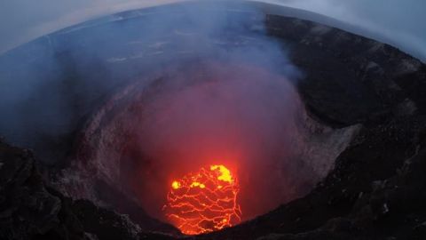 Erupción de lava continúa en múltiples puntos del volcán de Hawái
