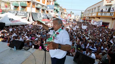 Líder de la CNTE advierte a López Obrador que no son botín político