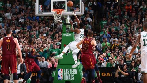 Celtics sobreviven a gran noche de LeBron y amplían ventaja