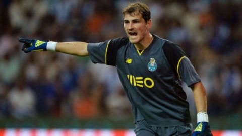 Casillas renueva por una temporada con el Oporto
