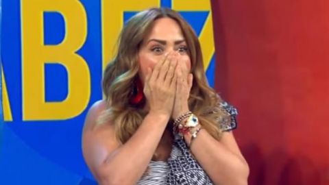 VIDEO: Raúl Araiza sorprende a Andrea Legarreta con beso en la boca