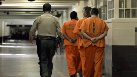 Cárcel de Michigan sustituye visitas a reclusos por videoconferencias