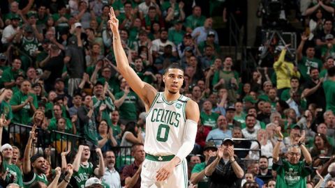 Celtics doblegan a Cavs y retoman delantera