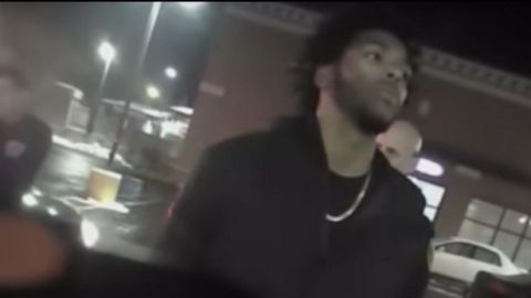 Difunden video de maltrato policial contra el jugador Sterling Brown