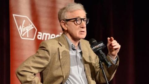 Hijo de Woody Allen lo defiende y acusa a su madre, Mia Farrow, de abuso