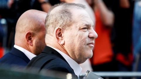 Fiscalía de Manhattan acusa a Harvey Weinstein de forzar a una tercera mujer