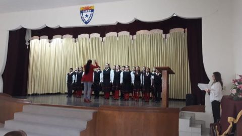 Participan escuelas secundarias en certamen municipal del Himno Nacional