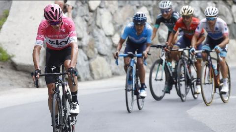 Froome acaricia su primer Giro de Italia