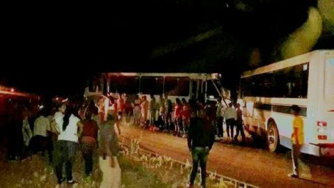 Choque de camiones con simpatizantes del PRI deja 20 heridos