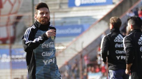 Argentina entrenó a puerta abierta y Messi se robó el espectáculo