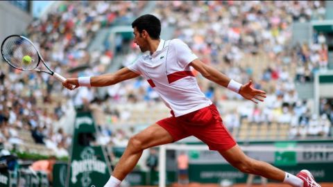Djokovic vence a Munar y continúa firme en Roland Garros