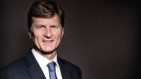 Enrique de la Madrid pide a jóvenes "tomar la mejor decisión"