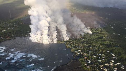 El volcán Kilauea genera más de 1 km de tierra nueva tras secar lago en Hawái