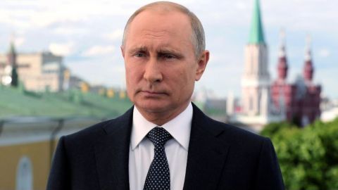 Putin saluda a deportistas y aficionados que viajan al Mundial