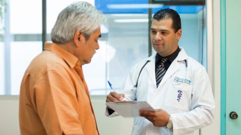 Invitan examinarse para detectar y tratar oportunamente el cáncer de próstata