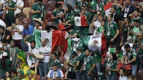 Aficionados mexicanos no abandonan grito homofóbico en el Mundial