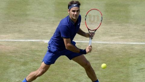 Federer arranca con triunfo en Halle