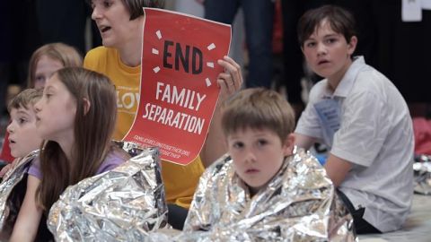 Trump pide a la Justicia poder detener a niños inmigrantes por más de 20 días