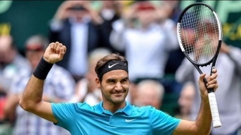 Federer logra un difícil triunfo en el torneo de Halle