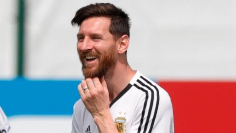 Messi recibe cariño de familia y amigos por sus 31 años