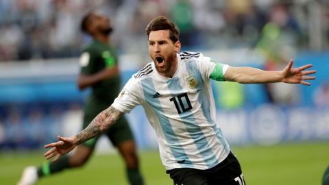 Con gol de último minuto, Argentina se cuela a los Octavos de Final