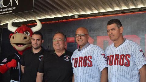 Se viste Lino Rivera con los colores de Toros de Tijuana