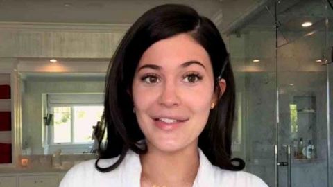 Kylie Jenner arrasa en redes sociales con video sin maquillaje