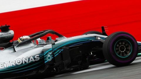 Hamilton y Bottas mantuvieron a Mercedes al frente en Austria