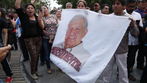 Presidente salvadoreño felicita a López Obrador por ganar comicios mexicanos