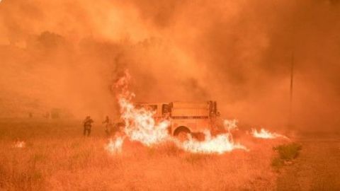 Un incendio en California arrasa 18.000 hectáreas en dos días