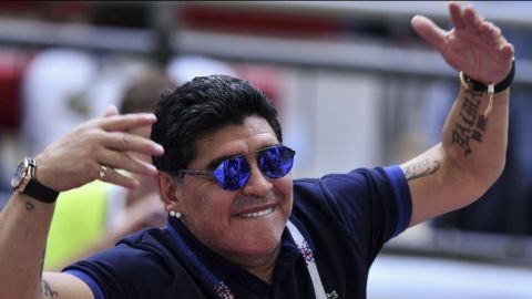 Maradona se disculpa ante la FIFA por críticas al arbitraje