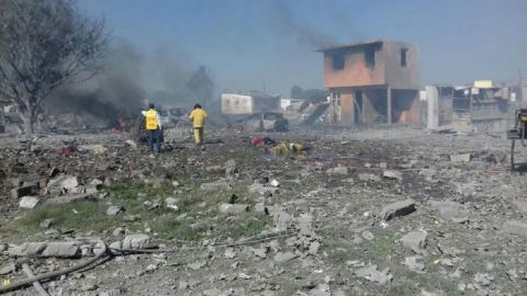 Suman 19 muertos y 40 lesionados por explosiones en Tultepec