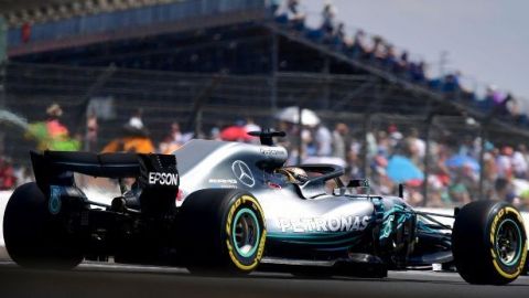 Hamilton logra la ”pole” en Silverstone