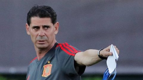 Hierro dejó de ser entrenador de España
